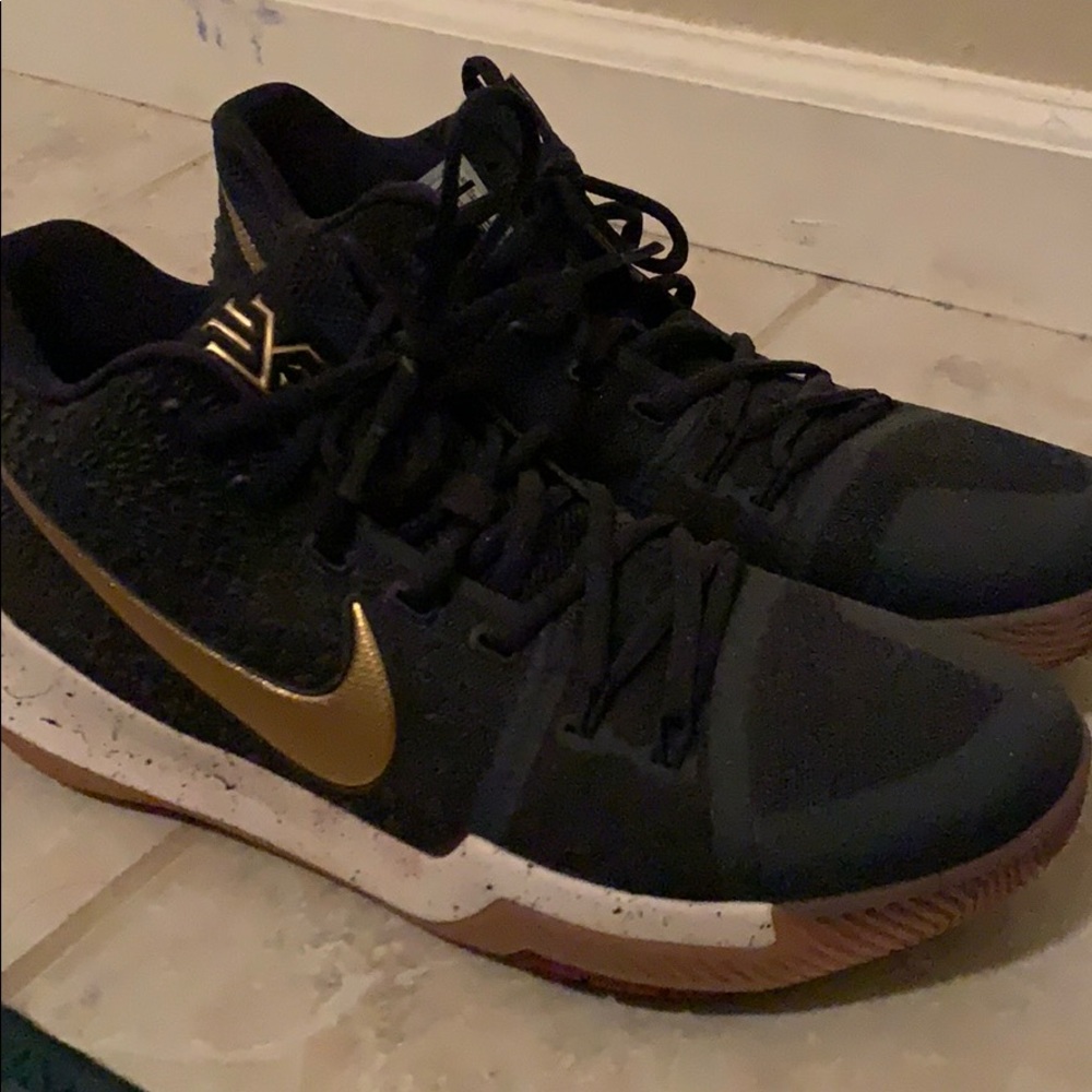 Kyrie 3s